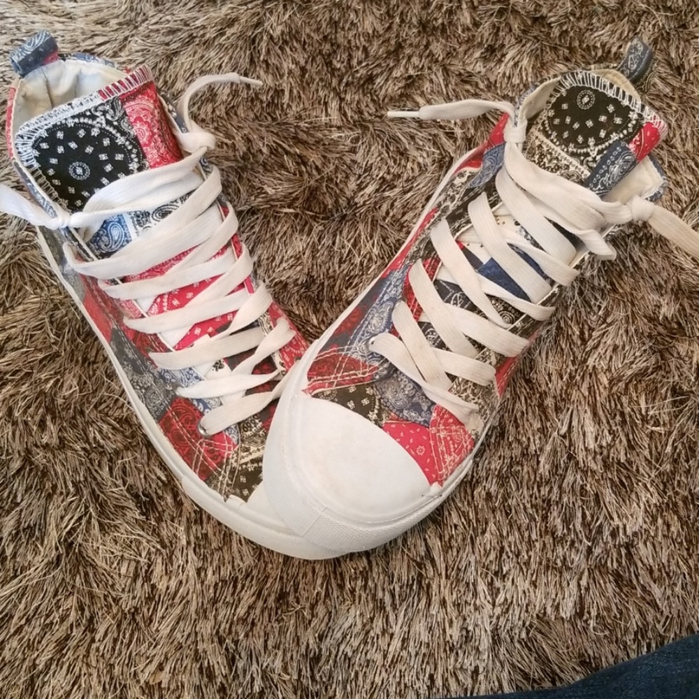Rue 21 "converse" size 8/9